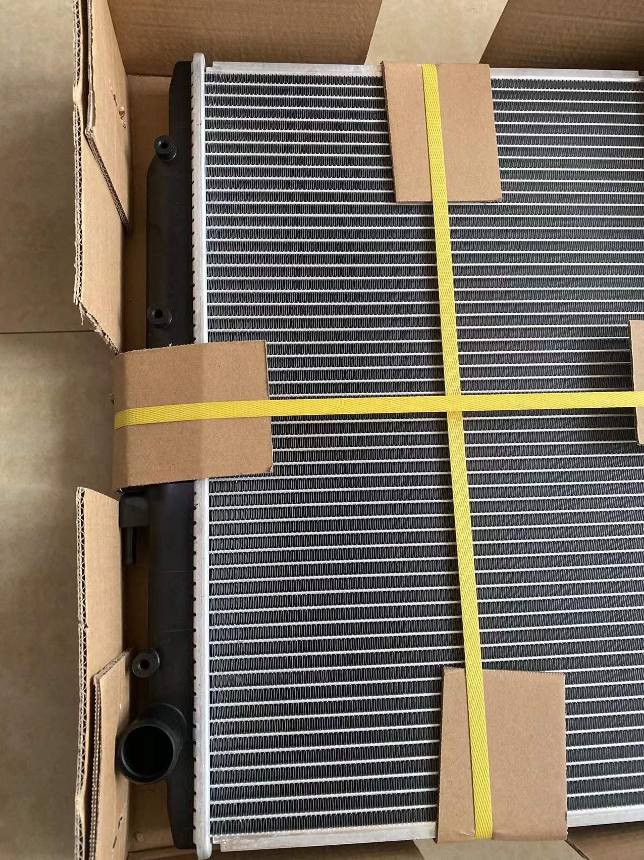21460-3XC0A Aluminum Radiator for Nissan NV350 Caravan - Product Image 2 of 6 - OEM 214603XC0A