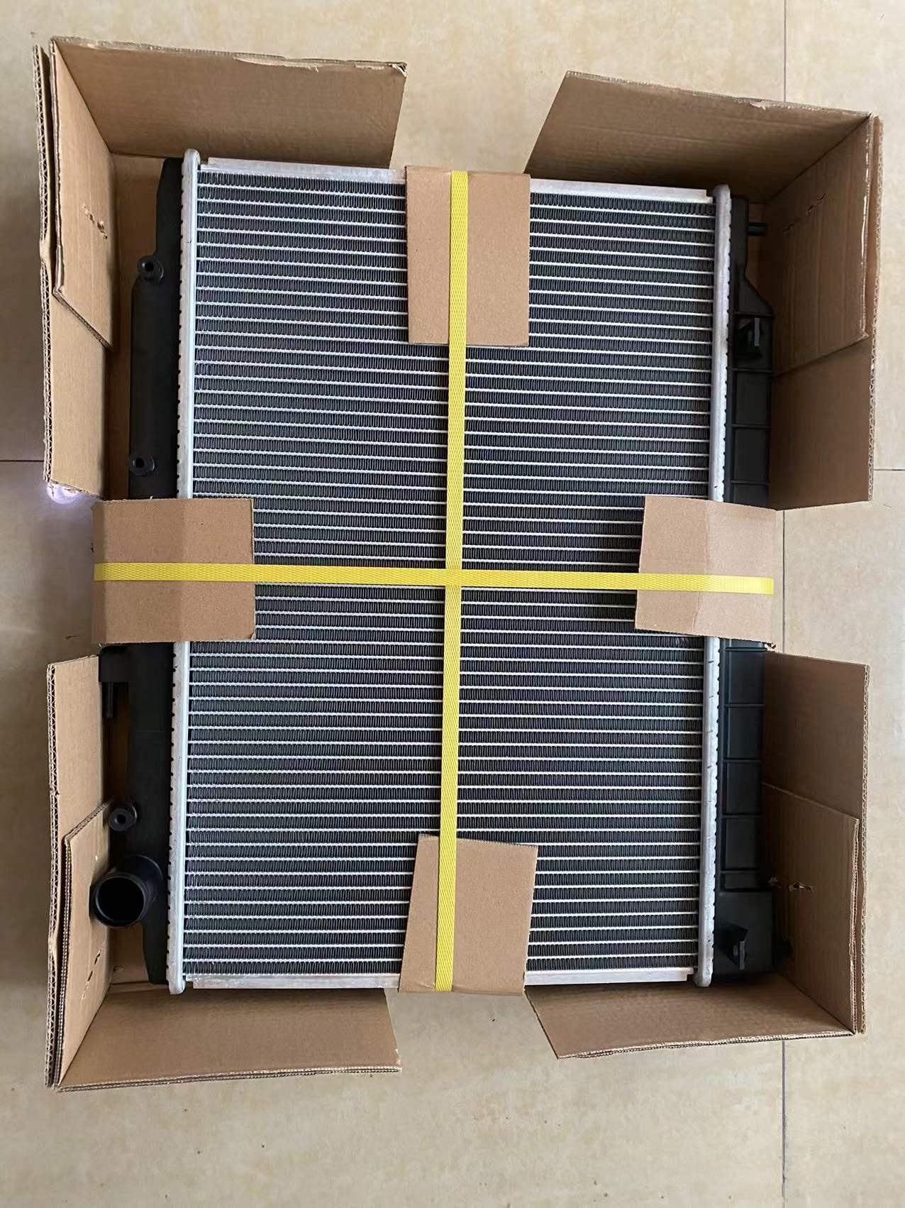 21460-3XC0A Aluminum Radiator for Nissan NV350 Caravan - Product Image 3 of 6 - OEM 214603XC0A