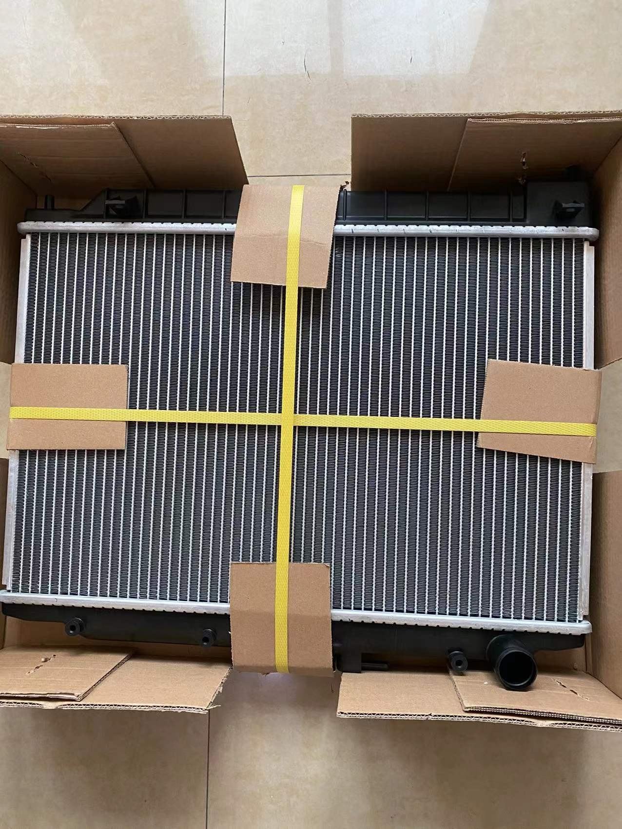 21460-3XC0A Aluminum Radiator for Nissan NV350 Caravan - Product Image 4 of 6 - OEM 214603XC0A