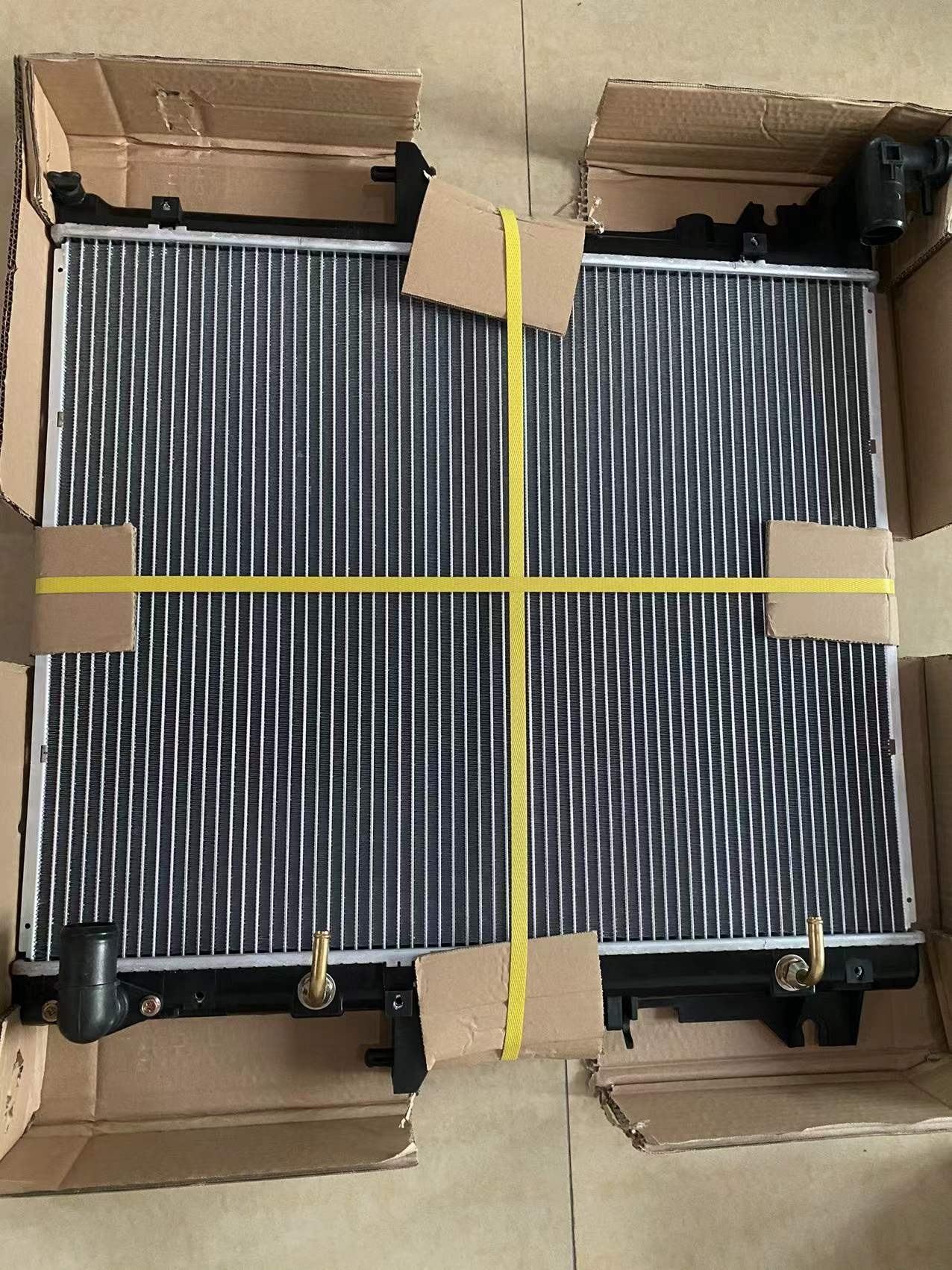 21460-3XC0A Aluminum Radiator for Nissan NV350 Caravan - Product Image 5 of 6 - OEM 214603XC0A