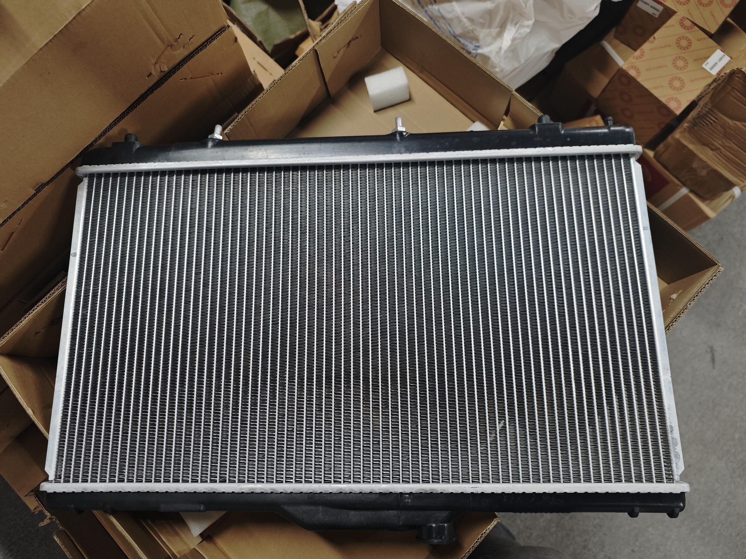 16400-15500 Radiator for Toyota Corolla & Auris - Product Image 2 of 5 - OEM 16400-15500